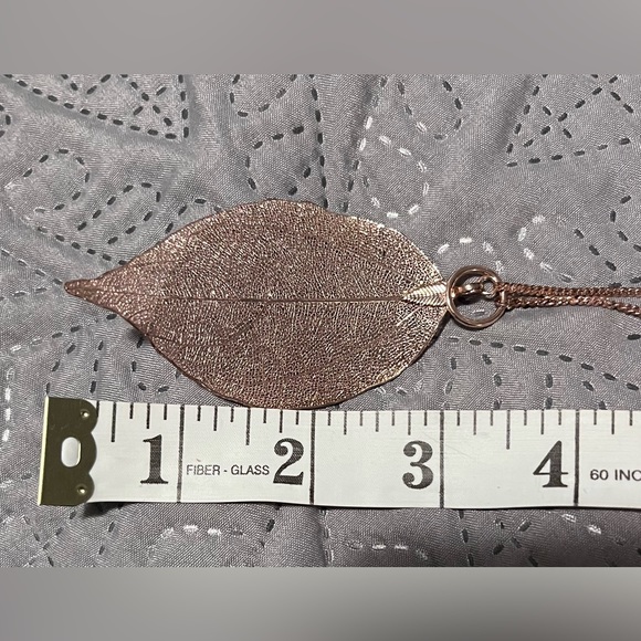 Rose gold leaf necklace - Picture 2 of 4